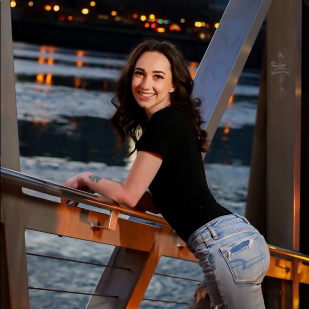 Meet your Posher, Mia